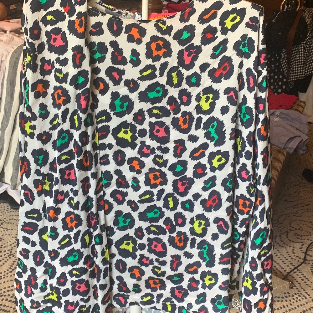 Vilagallo detachable scarf animal print‎ blouse. Retail 265 .